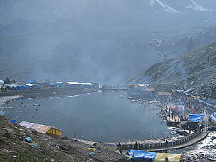 Manimahesh Lake in Himachal Pradesh, encircled by pilgrim tents
© Sanjeev Sharma/WWF-India
© Sanjeev Sharma/WWF-India
